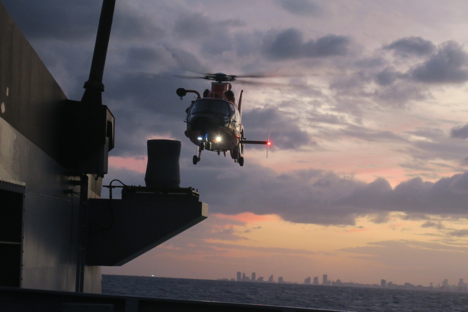USCG helicopter landing on HMS Trent.jpg