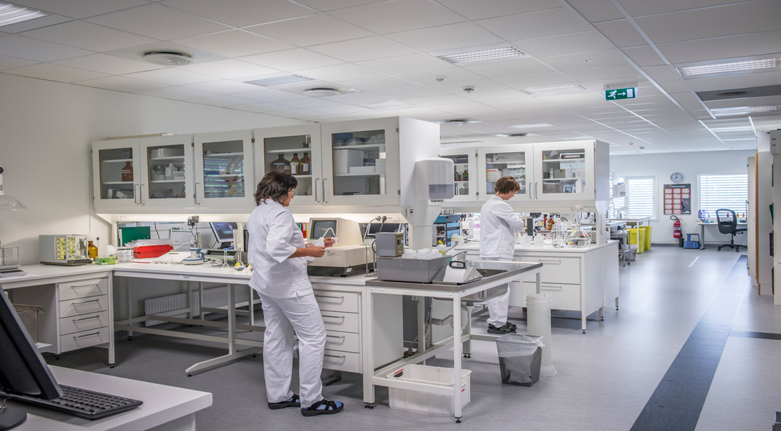 Labore und Apotheken 