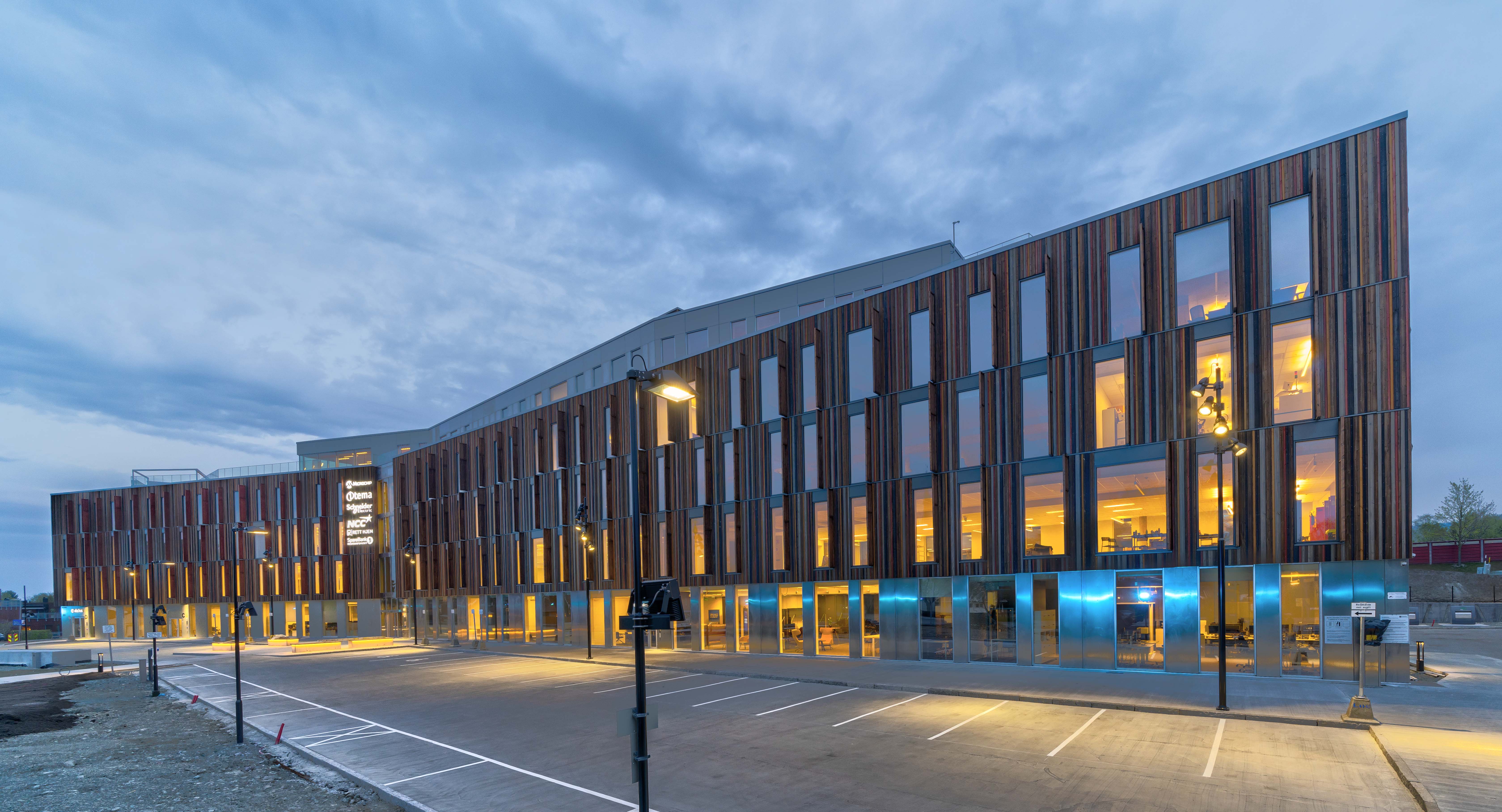 Gevel, bewegwijzering en entree