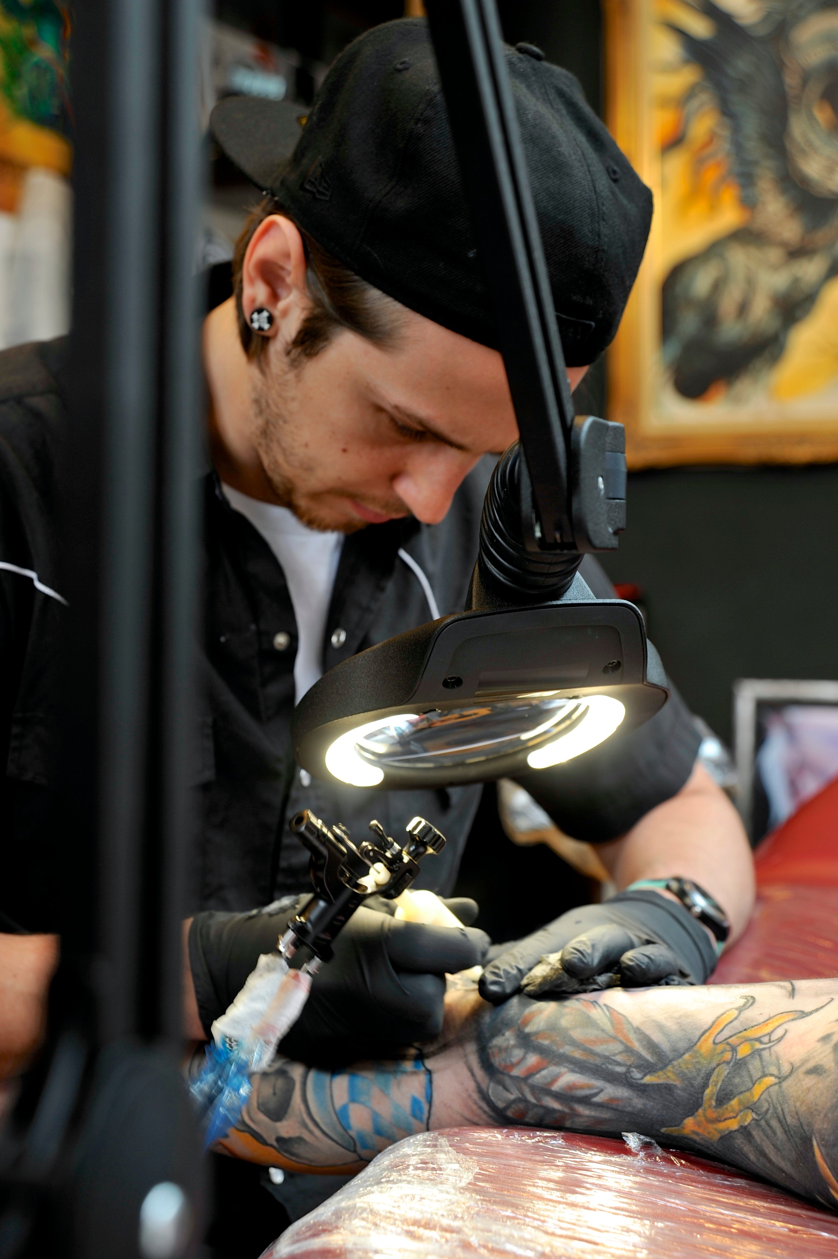 Illuminated magnifiers 