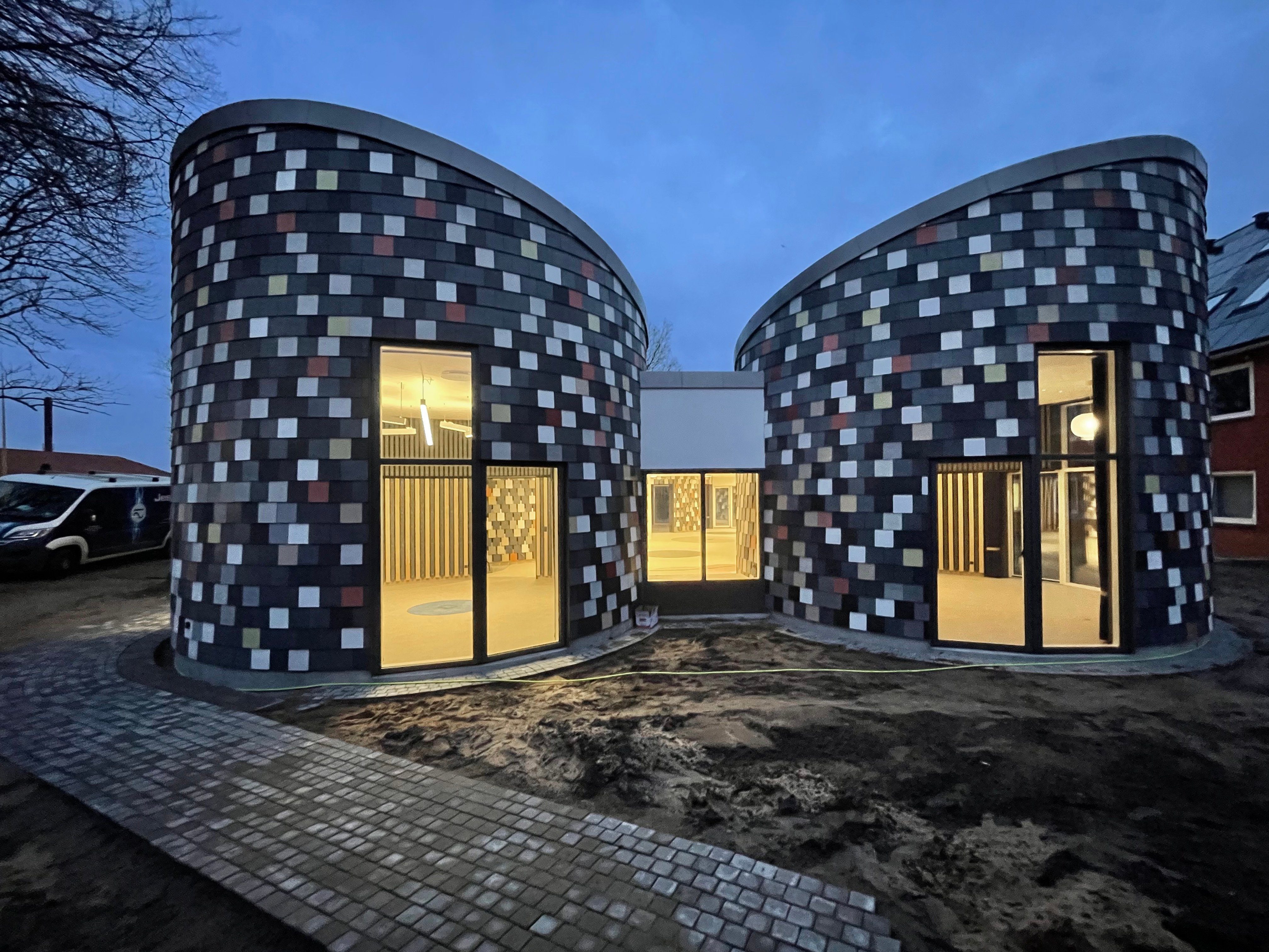 Struer Fri og Fagskole – Når arkitektur og belysning går hånd i hånd