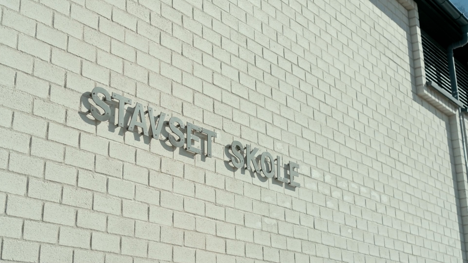 Skalerbar og energieffektiv udskiftning af belysning på grundskole i Trondheim