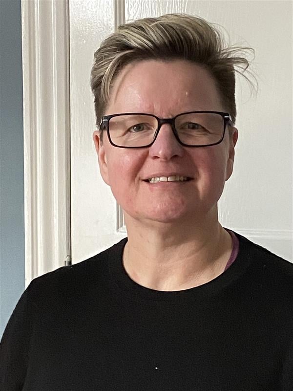 Alison photo 1500px.jpg