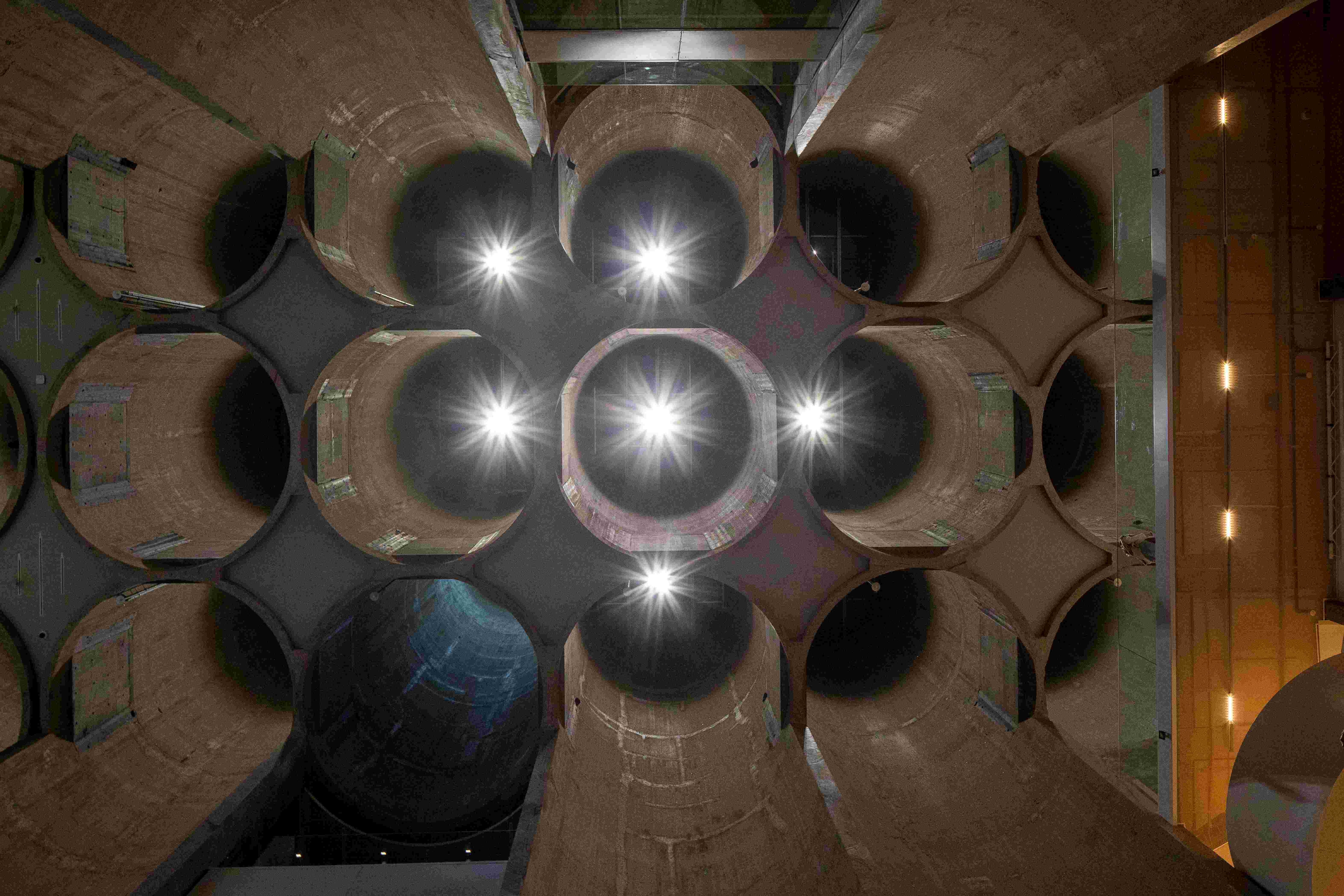 Looking up at former grain silos_Kunstsilo_Photo Halvor Gudim.jpg