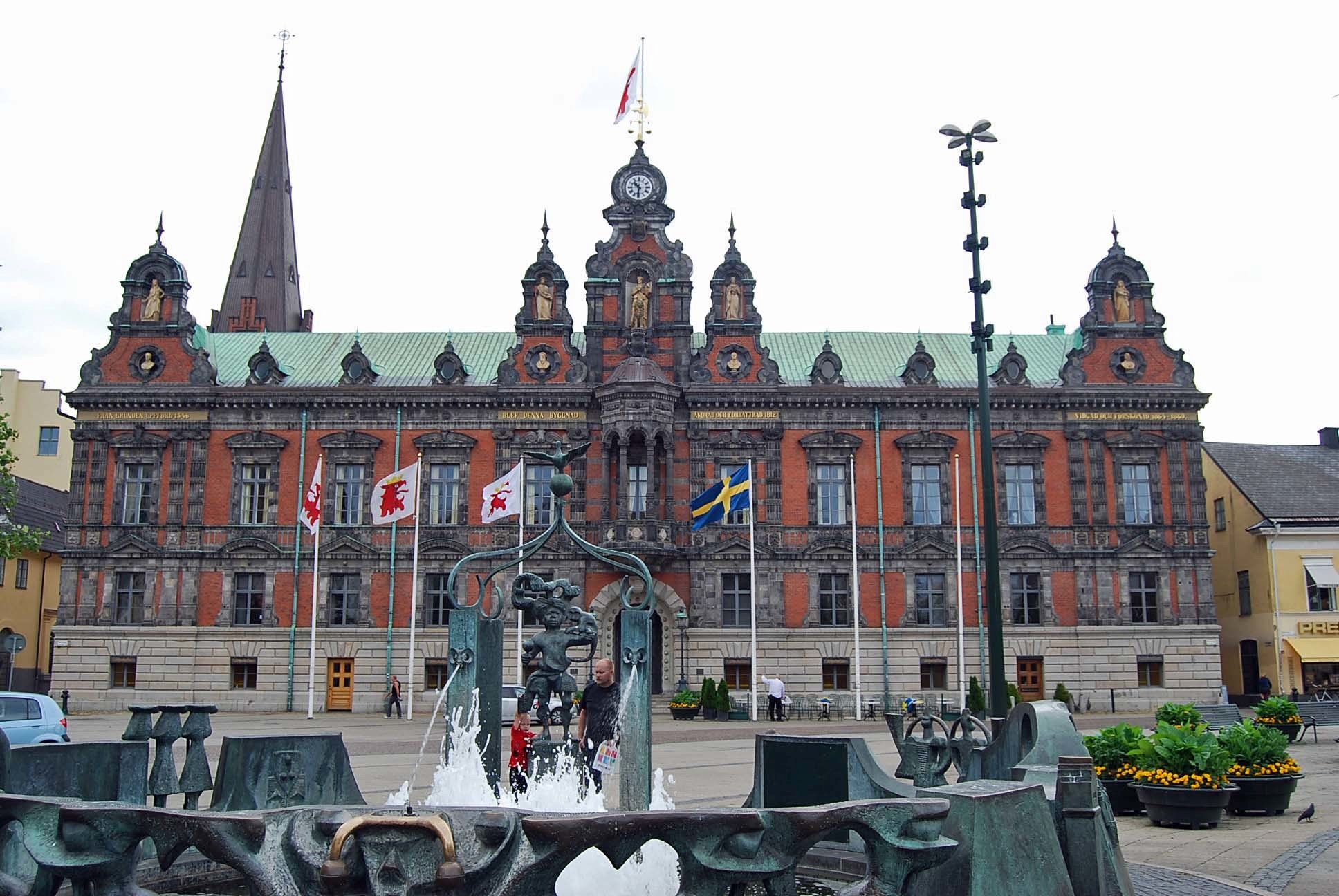Belyser Malmös historiske rådhus
