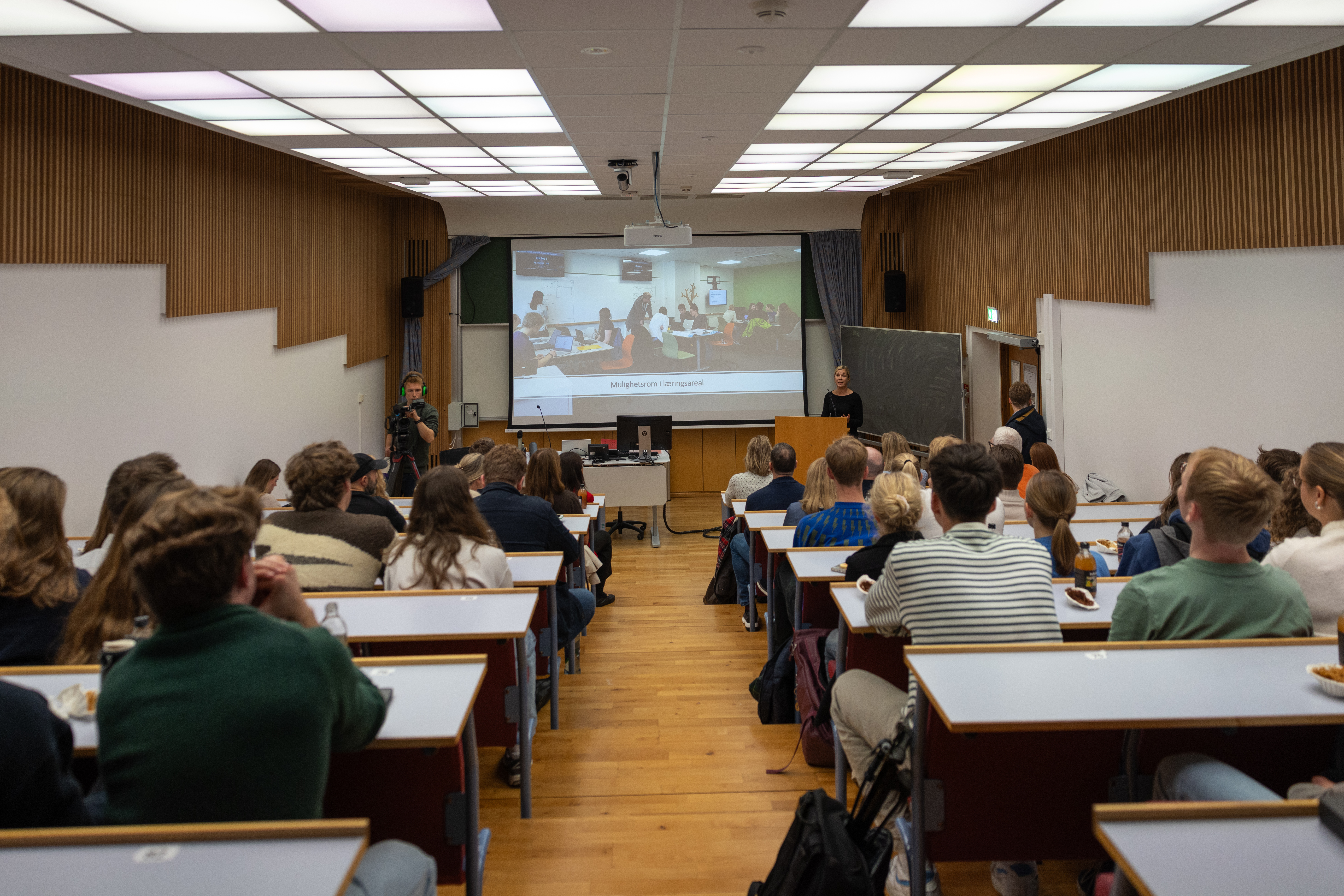 Universitetet i Bergen åpner verdens kanskje best belyste auditorium – der lys spiller hovedrollen i forskningen på læring og prestasjon