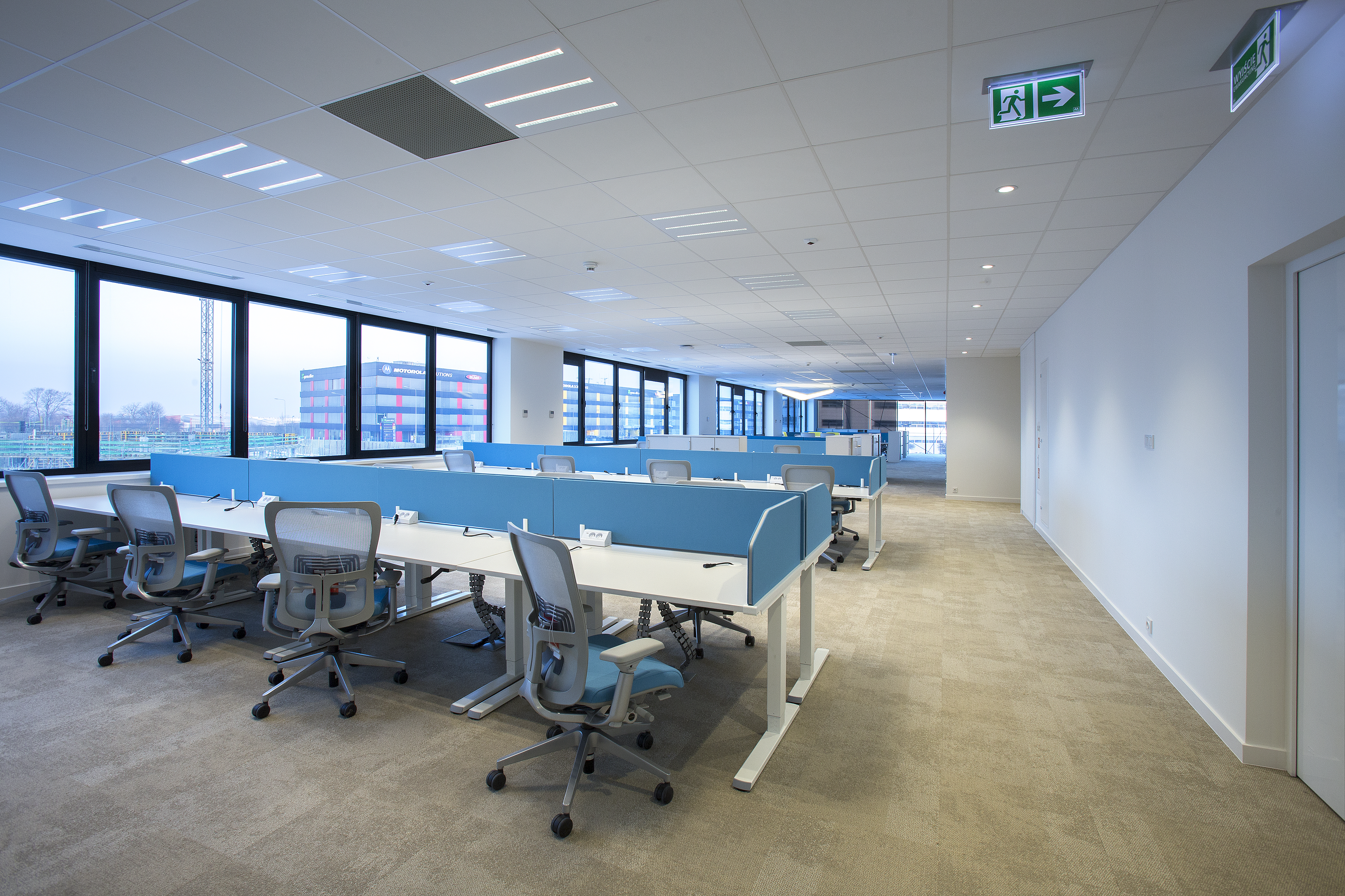 DOT Office, Polen