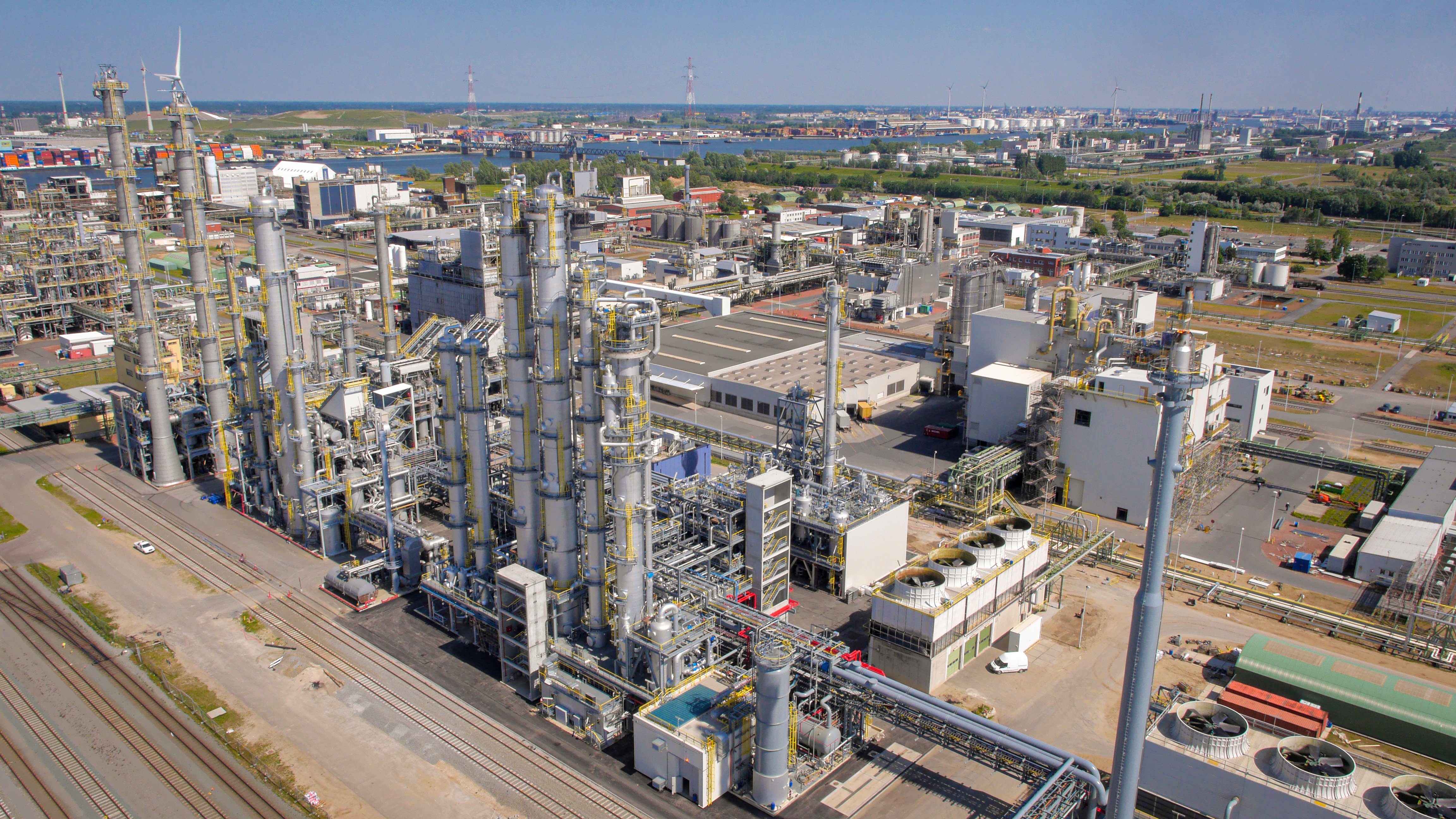 Puzzelen met atomen en moleculen bij Evonik