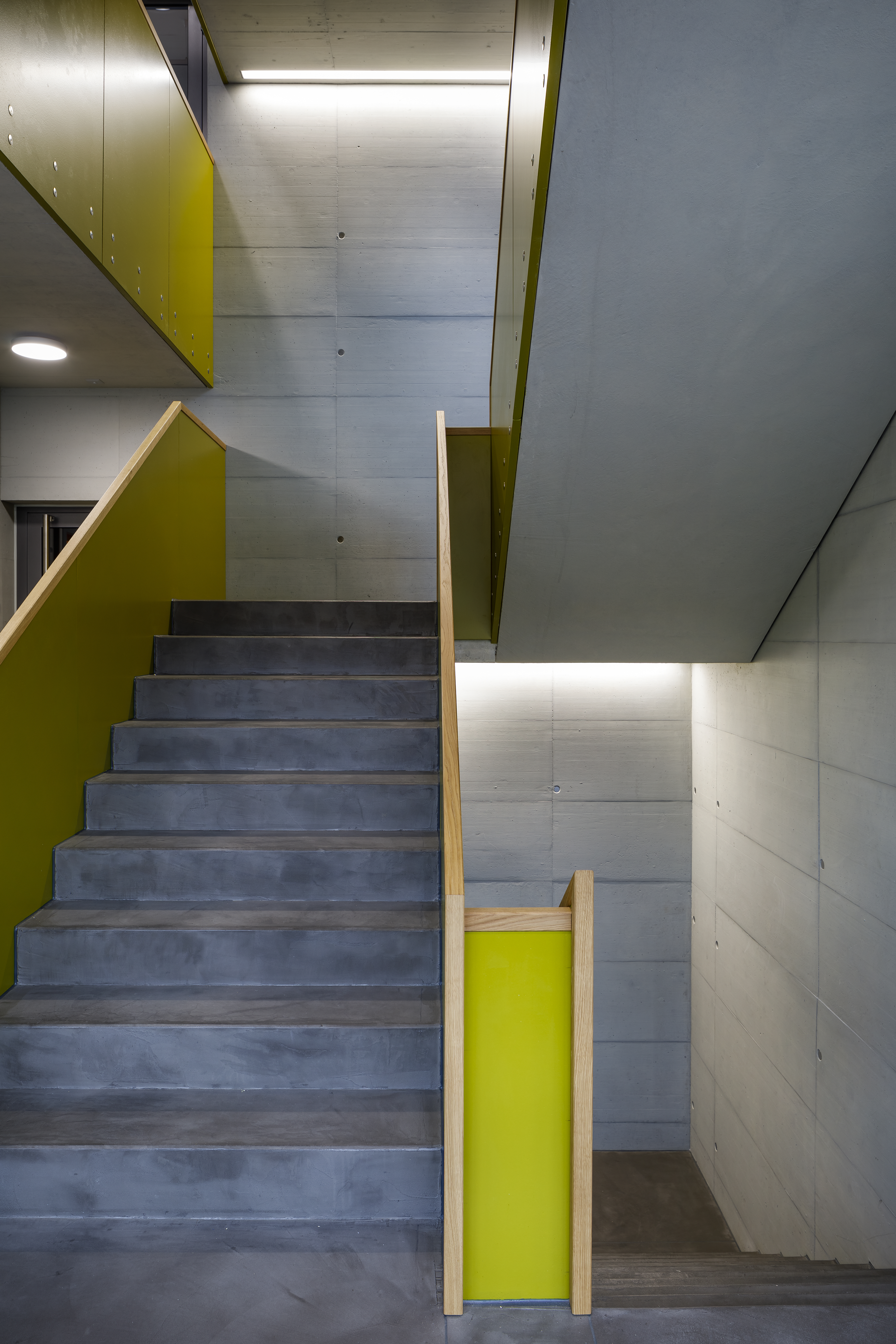 46836_230425_Bürogebäude_Beck_Konzept_Buttisholz_HotelFotograf.ch_pro_Treppe.jpg