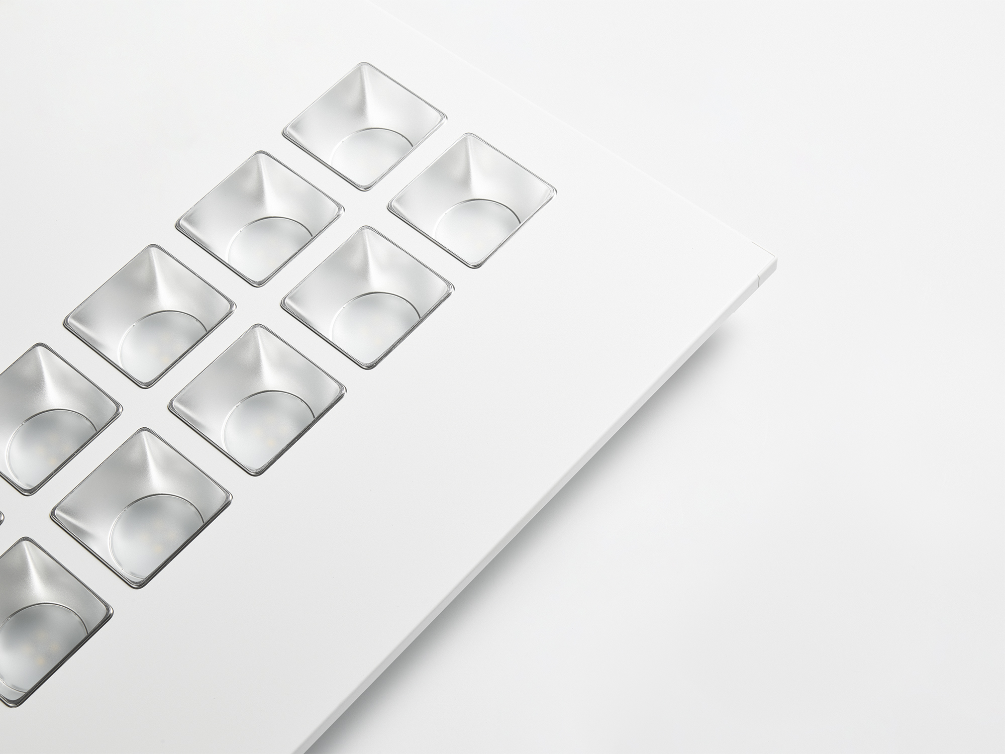 C77 corner_2000x1500px_150ppi_new.jpg